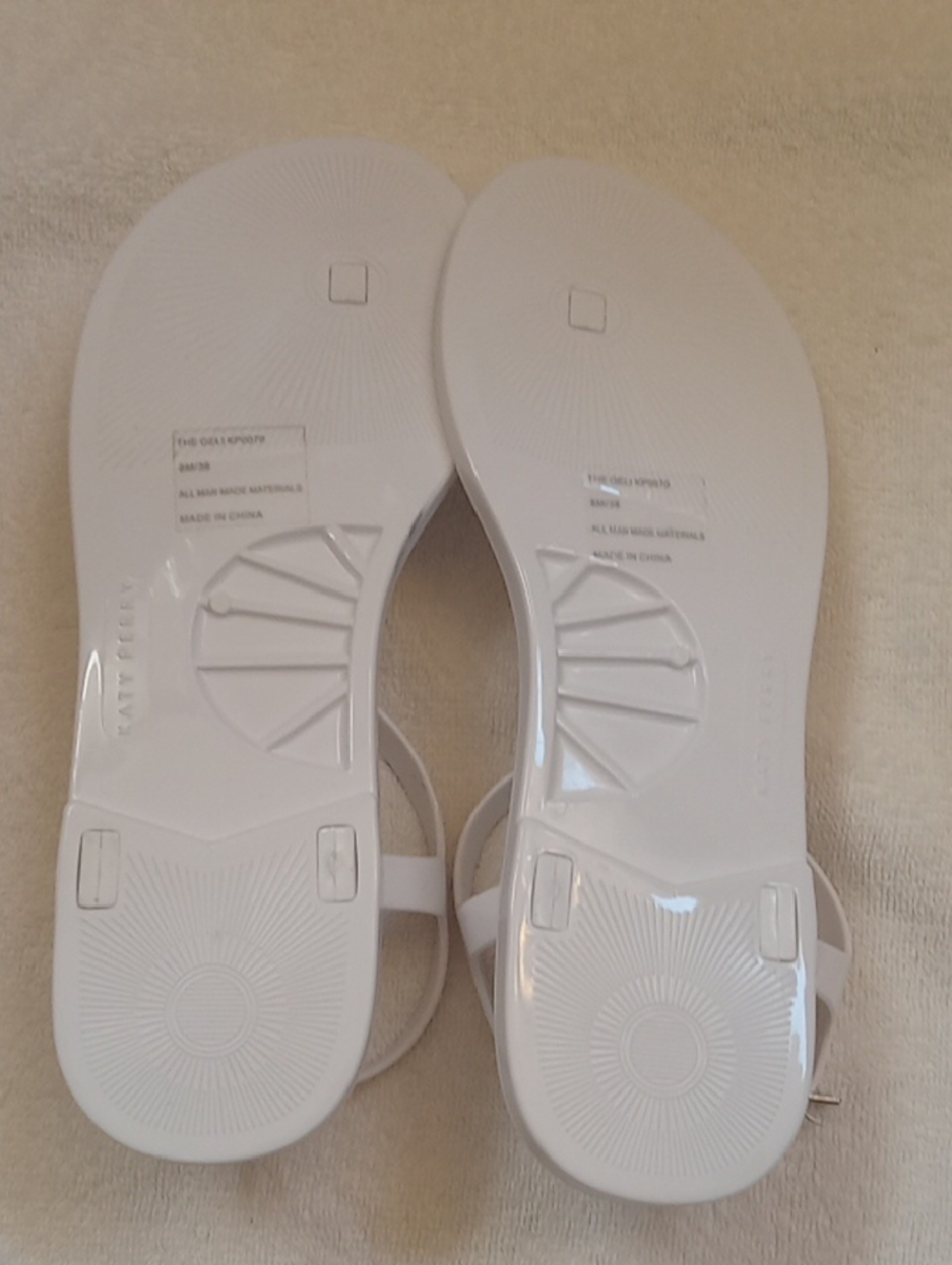 Katy Perry White Jelly Shell Sandals Size 8 Med - Picture 2 of 5